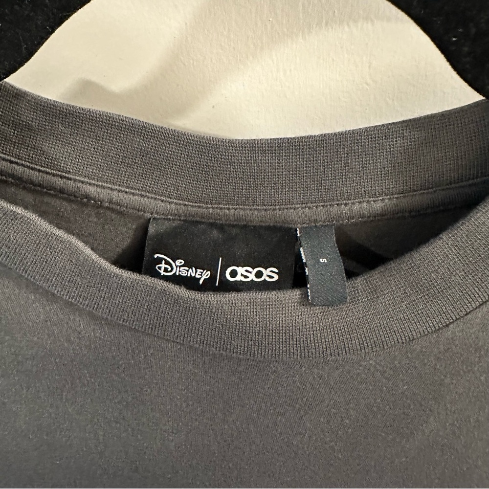 ASOS x Disney Mickey and Friends T-Shirt in Grey with Back Graphic - Picture 3 of 6